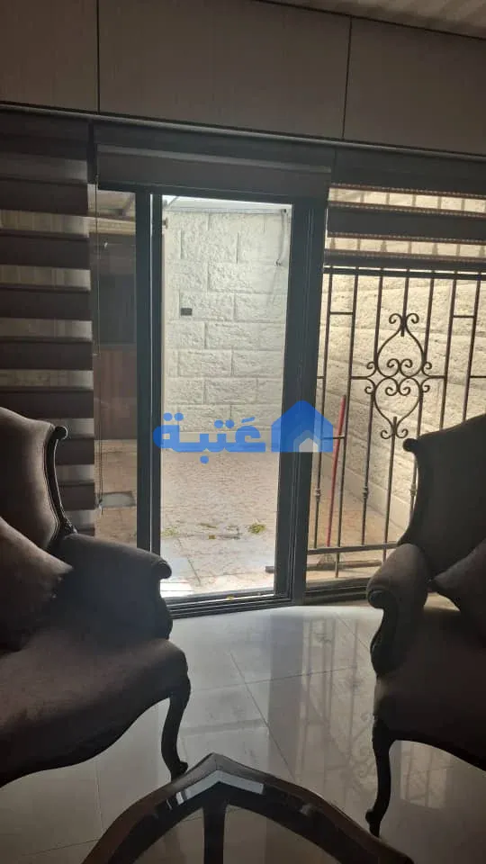 شقة 6 غرف 220 متر مربع نصف مفروشة للبيع