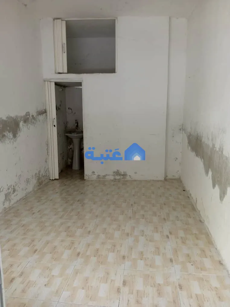 محل 18 متر مربع للإيجار