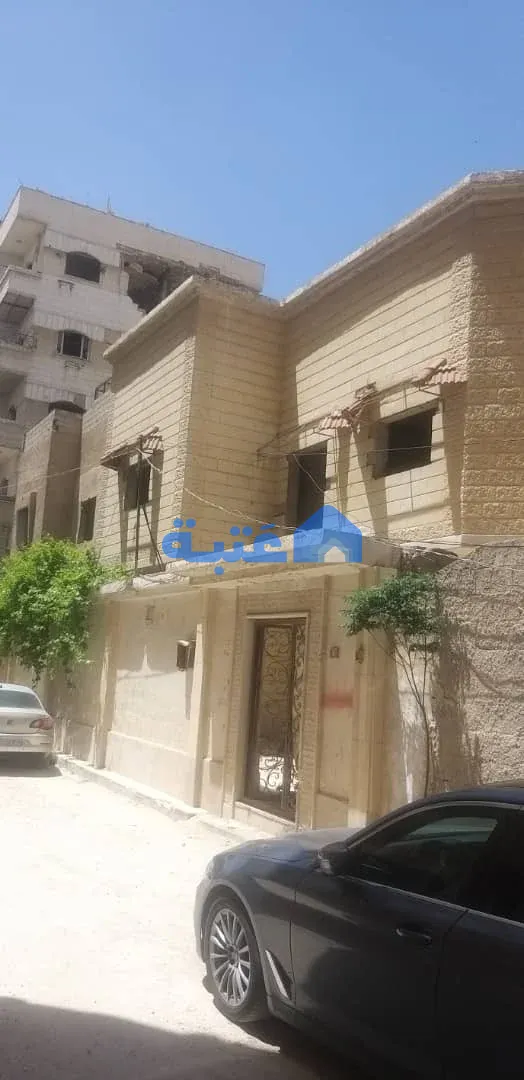 فيلا 7 غرف 350 متر مربع غير مفروشة للبيع